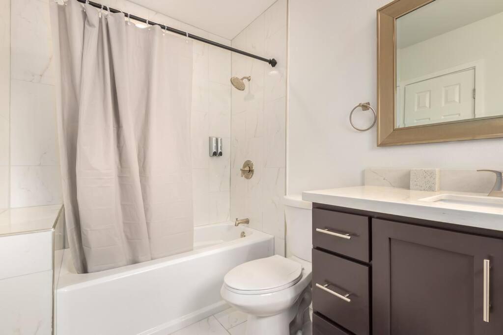 Your Downtown With Amenities Unit B Apartemen *