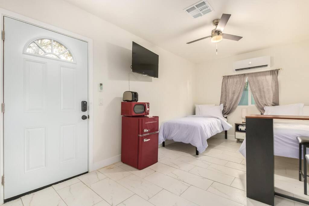 Your Downtown With Amenities Unit B Apartemen Phoenix